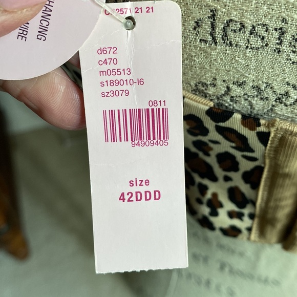 CACIQUE Leopard Print Smooth Plunge Bra (42DDD or 42F) - NWT - Picture 3 of 5